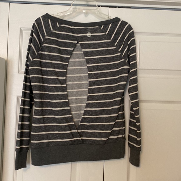 ELEMENT. Grey and white stripped sweatshirt. Size M. - Picture 2 of 2